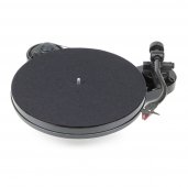 Pro-ject PJ50435285 RPM 1 Carbon 2M-Red Turntable Piano BLACK