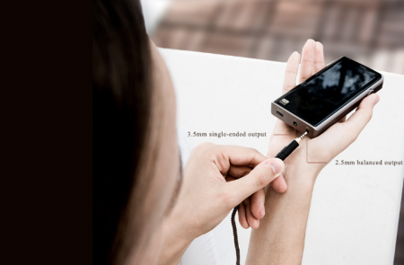 Description image for Shanling Hi-Res Portable Music Player Bluetooth Wi-Fi Music Player BLACK - Open Box
