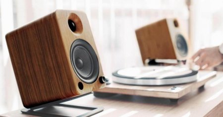 Description image for Kanto YU4Walnut 70W (RMS Power) Powered Speakers with Bluetooth and Phono Preamp WALNUT