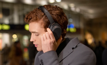 WH-1000XM4 with voice assistant