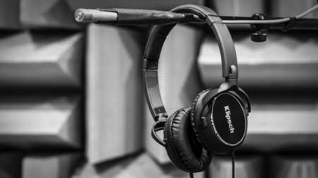 Description image for Klipsch Reference R6 Universal 3.5 mm Jack On-Ear Headphones (with Apple Mic) BLACK