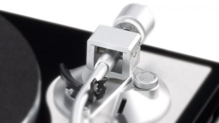 Description image for Teac TN-4D Direct Drive Turntable PIANO BLACK Special Edition