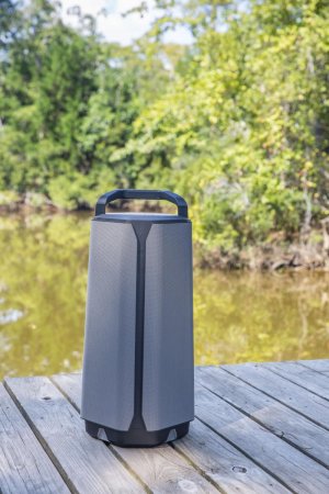 Description image for Soundcast VG7SE Omnidirectional Indoor/Outdoor Wireless Bluetooth Speaker