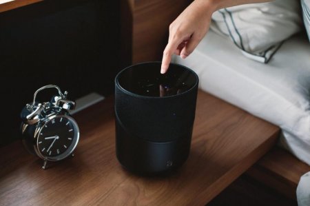 Description image for Bluesound P230BLKUNV Pulse M Omni-Hybrid Wireless Music Streaming Speaker BLACK