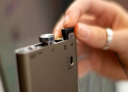 Description image for iFi Audio Hip Dac 3 Portable Hi-Res DAC/Headphone Amp TITANIUM