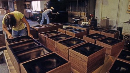 Description image for Klipsch HIVW Heresy Version IV Speaker WALNUT