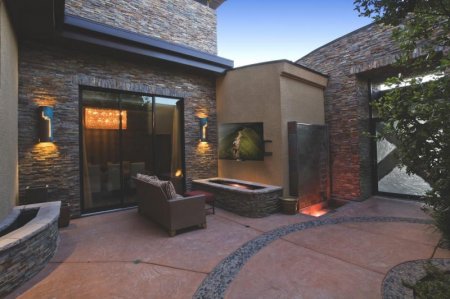 Description image for Kanto PDX650G Outdoor Full Motion Articulating Mount for 37" to 75" Display