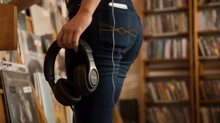 Description image for Klipsch REFOVEREAR Over the Ear Headphone BLACK